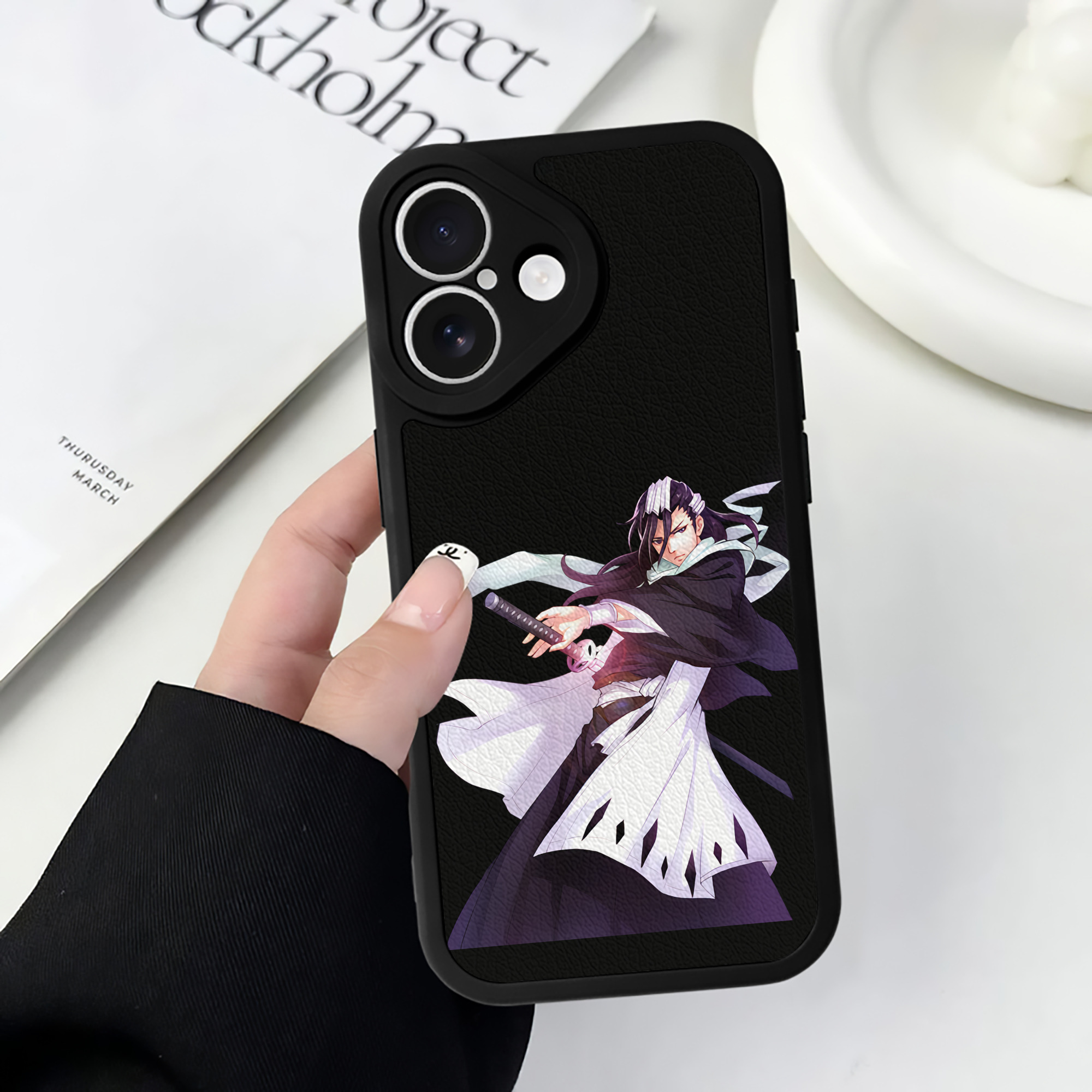 （画像用） ブリーチ くちき びゃくや BLEACH Kuchiki Byakuya 【iPhone 16シリーズ対応】シリコンスマホケース（レザー調） 材質：シリコン